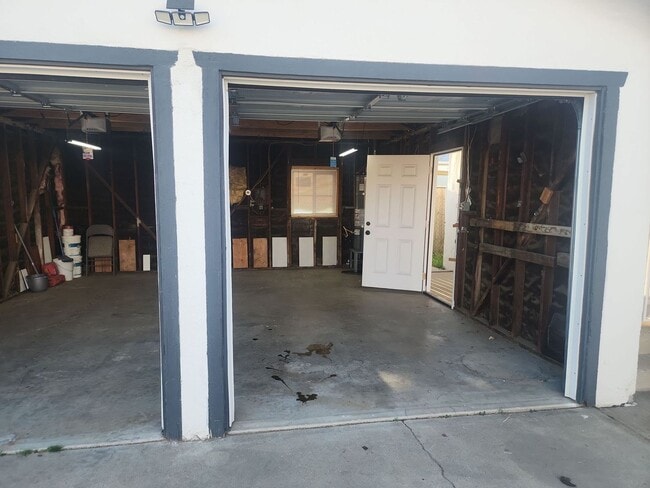 Building Photo - Single-family home with flexible leases - Renovated property - Pet-friendly - Coming soon!