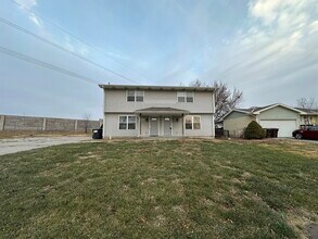 Building Photo - 926 W Belmont-