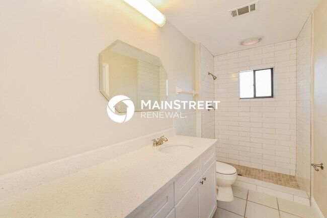 Building Photo - 4 Bedroom Pet-Friendly Home in LONGWOOD, FL with Main Street Renewal