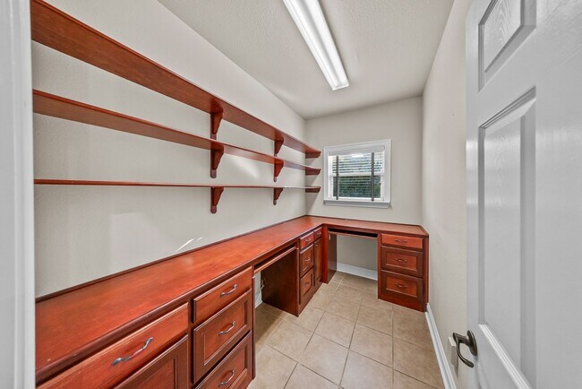Building Photo - 3 Bedroom House in Ascension