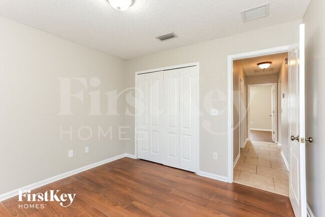 Building Photo - 247 Ridgewick Dr S