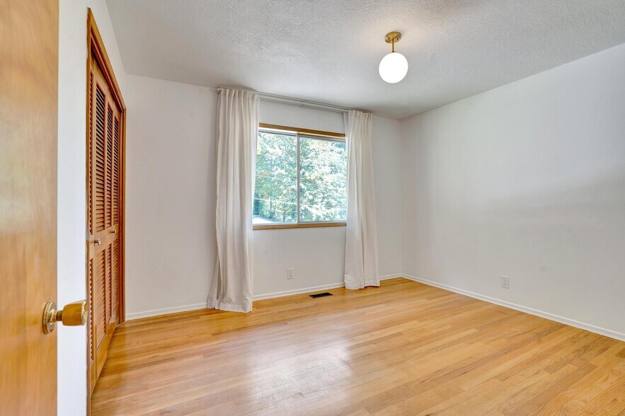 Second Bedroom - 1931 Mapleleaf Ct