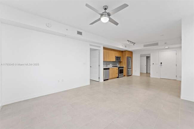 Building Photo - 2150 N Bayshore Dr