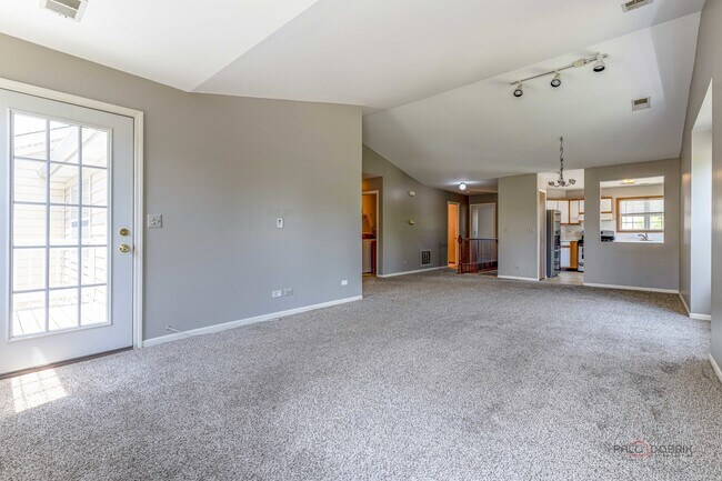 Building Photo - 2847 Heatherwood Dr