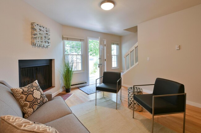 Building Photo - 2253 Spruce St