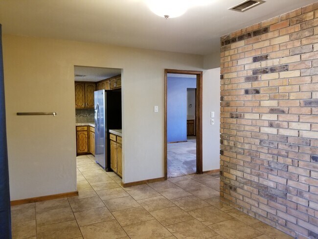 Building Photo - GREAT HOME CORNER LOT ZIA SCHOOL DISTRICT