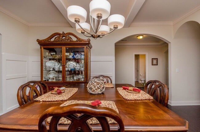 Building Photo - 255 Mimosa Dr