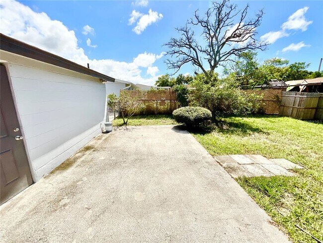 Building Photo - 9715 Gray Fox Ln