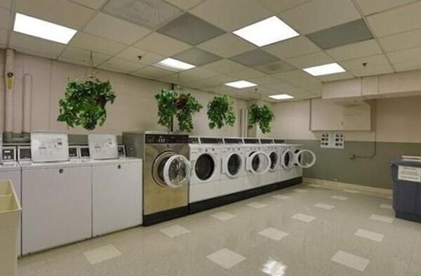 Building Photo - 2 Hawthorne Pl