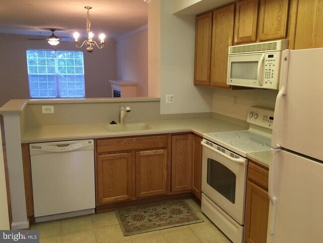 Building Photo - 2125 Hideaway Ct