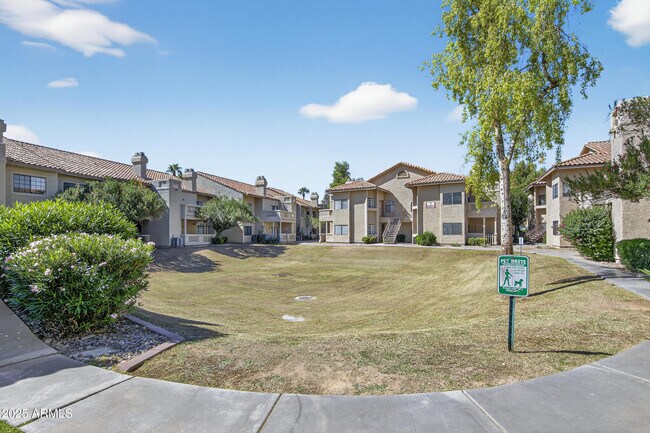 Building Photo - 930 N Mesa Dr