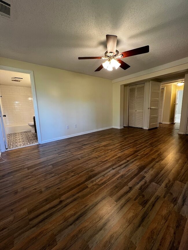 Building Photo - 215 S Skinner Ave