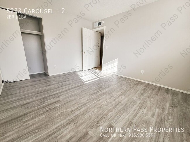 Building Photo - Adorable 2 Bedroom Westside Apt!