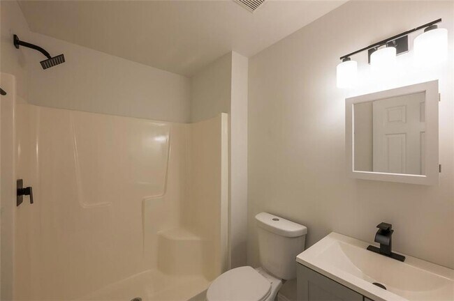 Building Photo - 2027 Lois Pl NW