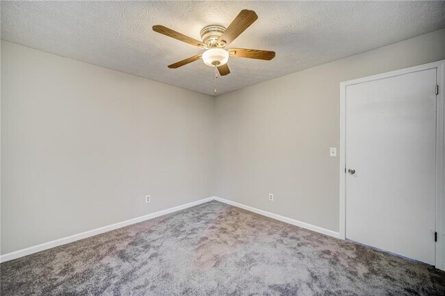 Building Photo - 4060 Oak Ferry Dr NE
