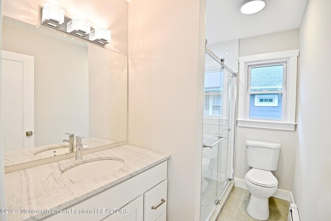 Building Photo - 57 Golden Glow Circus