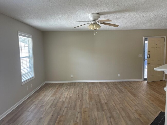Building Photo - 504-504 Island Dr