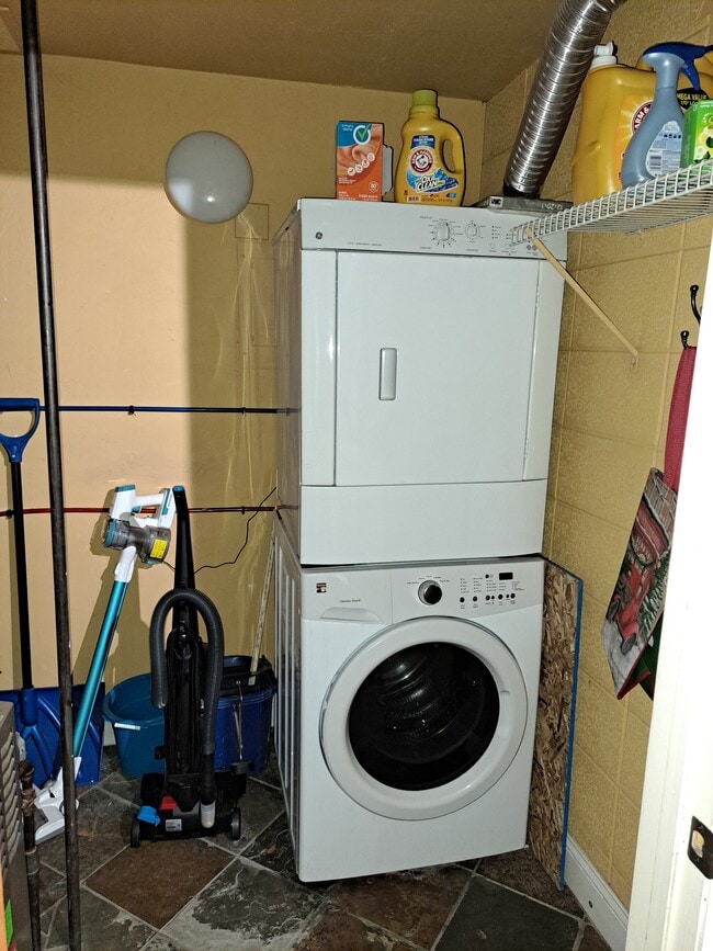 Building Photo - 1150 Deer Valley Dr