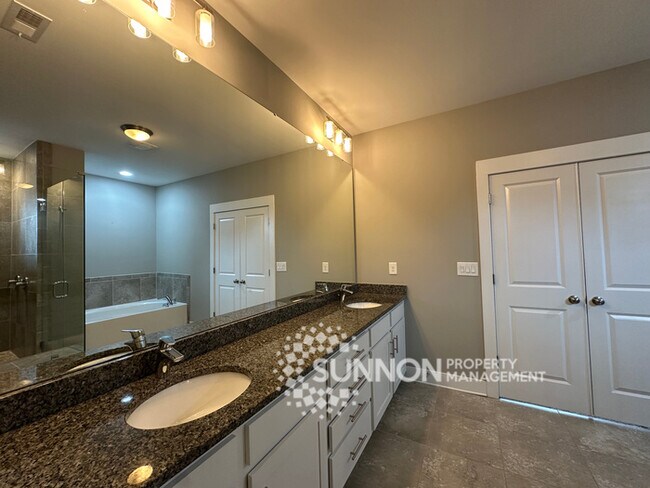 Building Photo - Beautiful 3-Story Townhome in the Heart of...