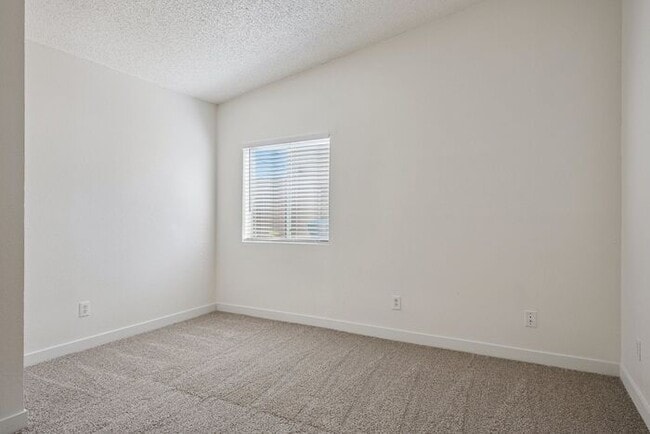 Building Photo - 1480 E 29th Ave