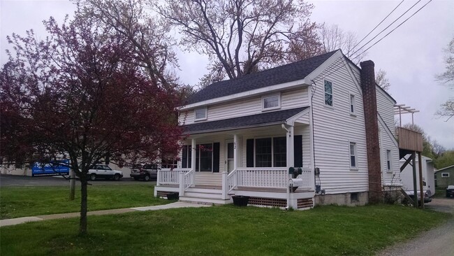Primary Photo - 62 E Market St