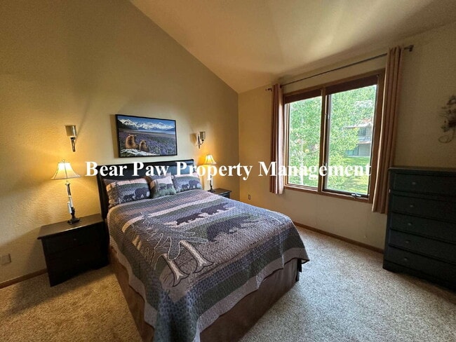 Building Photo - Beautiful Condo in Genesee!!