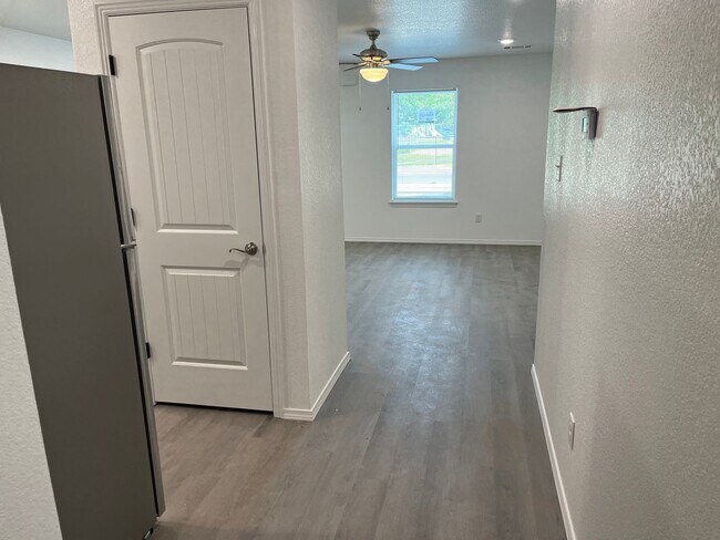 Building Photo - COX-POPLAR ST