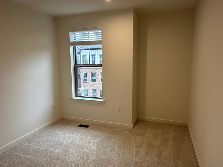 Building Photo - 20973 Bluebird Sq