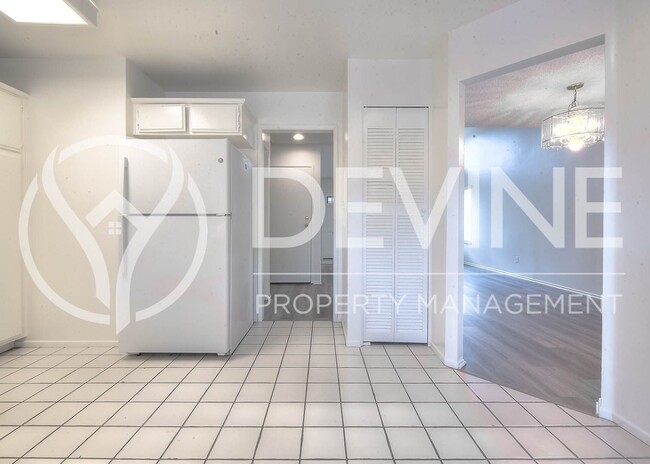 Building Photo - Move-In Ready Home