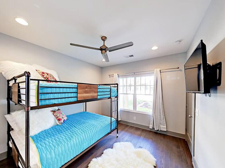 Building Photo - 2125 8th Ave S