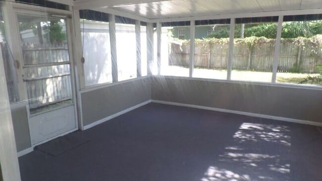 Building Photo - 2050-2033 33rd Ave N