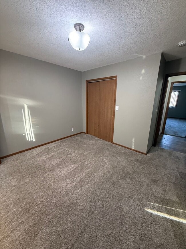 Building Photo - Main Level Townhome