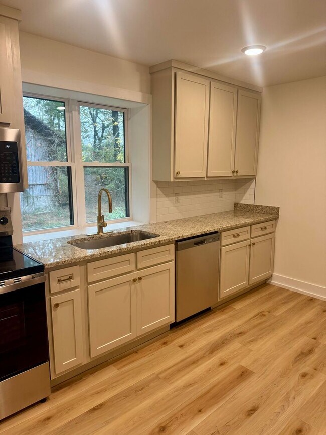 Building Photo - 2113 W Madison Ave