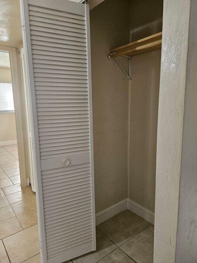 Building Photo - 1 BEDROOM 1 BATH NEWLY RENOVATED CONDO