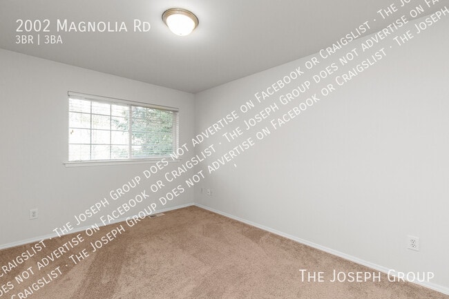 Building Photo - 2002 Magnolia Rd