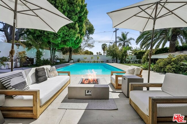 Building Photo - 5646 S Sherbourne Dr