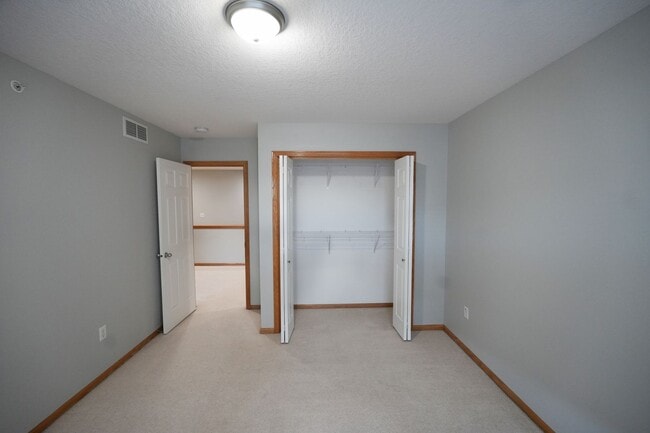 Building Photo - Spacious 2-Bedroom Townhome in Prime West ...