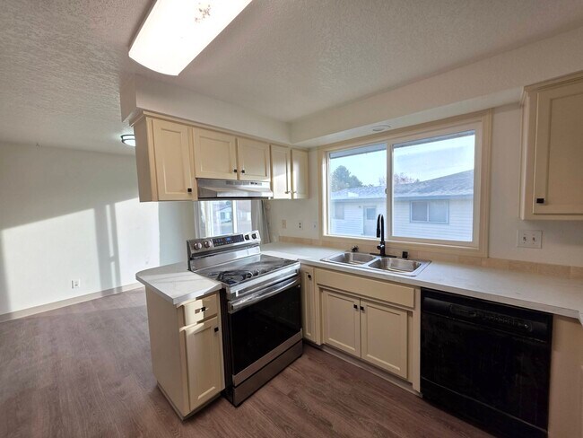 Building Photo - 1607 S Olson St