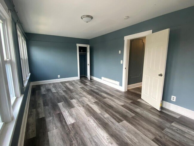 Primary Photo - 23 Forest Ave