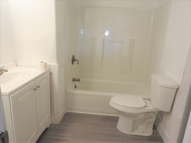 Building Photo - 2220 W Bell Vista Ave