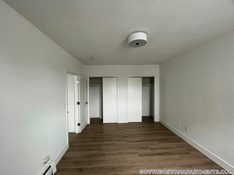 Building Photo - 740 E 7th St