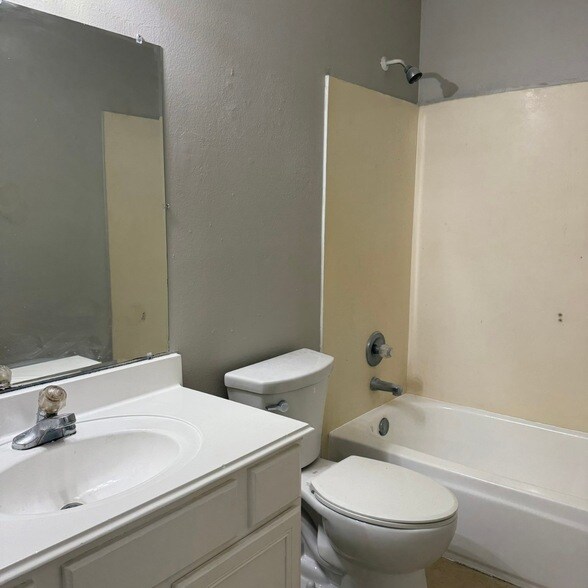 Building Photo - 19959 Sycamore Valley Dr