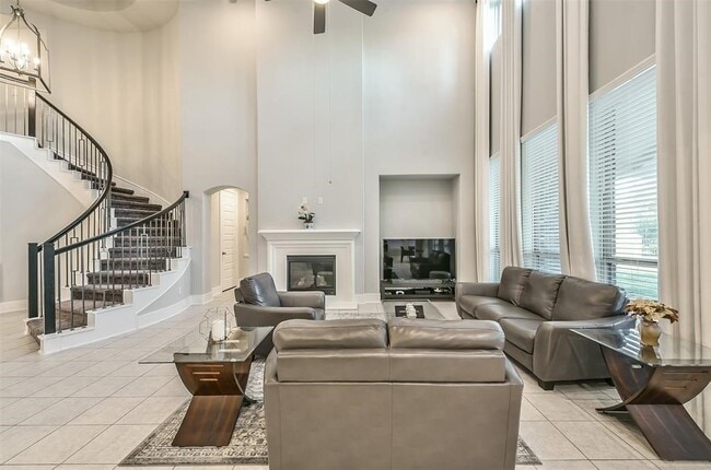 Building Photo - 16526 Whiteoak Canyon Dr