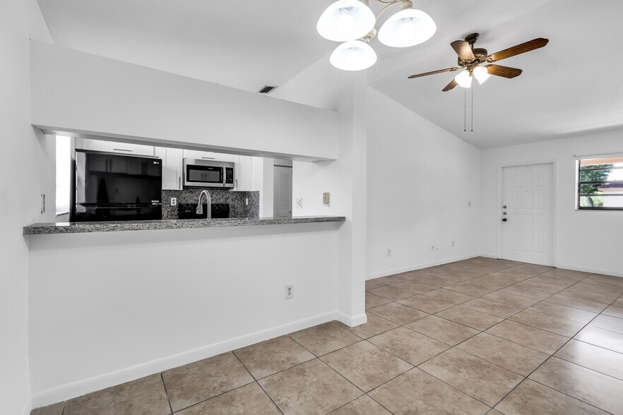 Building Photo - 18206 Mediterranean Blvd