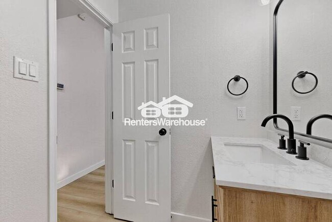 Building Photo - Completely Refreshed Forney Home MOVE IN R...