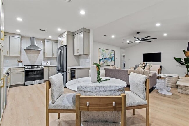 Building Photo - 5102 Summerset Trail