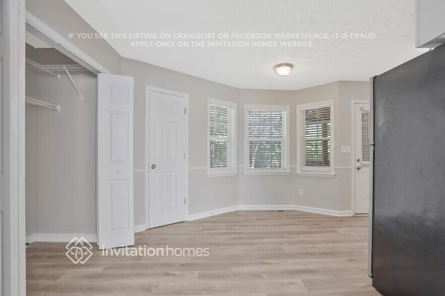Building Photo - 301 Willow Ln