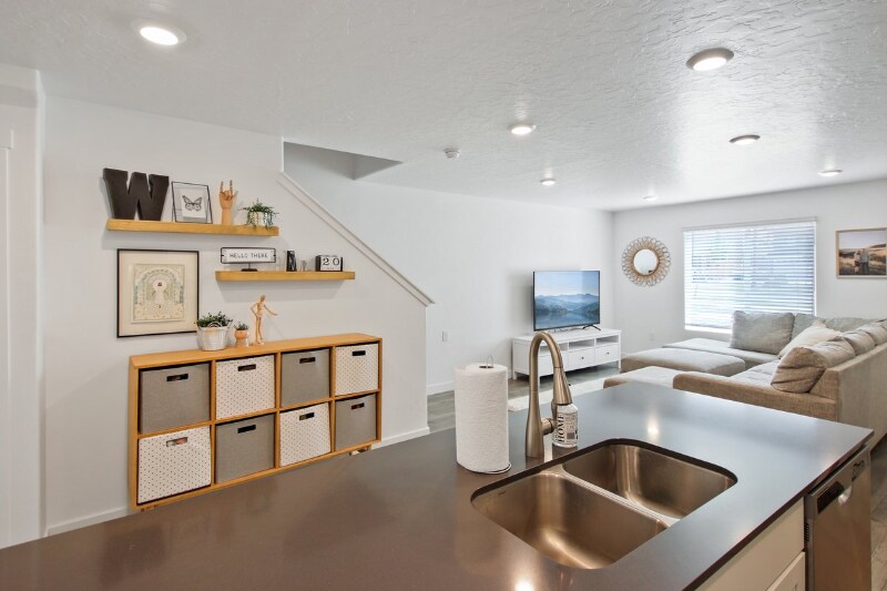 Building Photo - 2817 N Airmen Ave