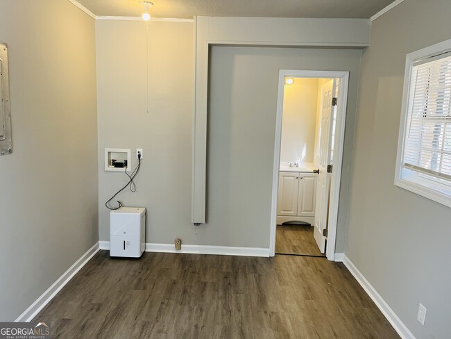 Building Photo - 1069 Laurel Ln NW