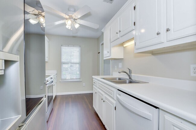 Building Photo - 721 Faircloth Ct